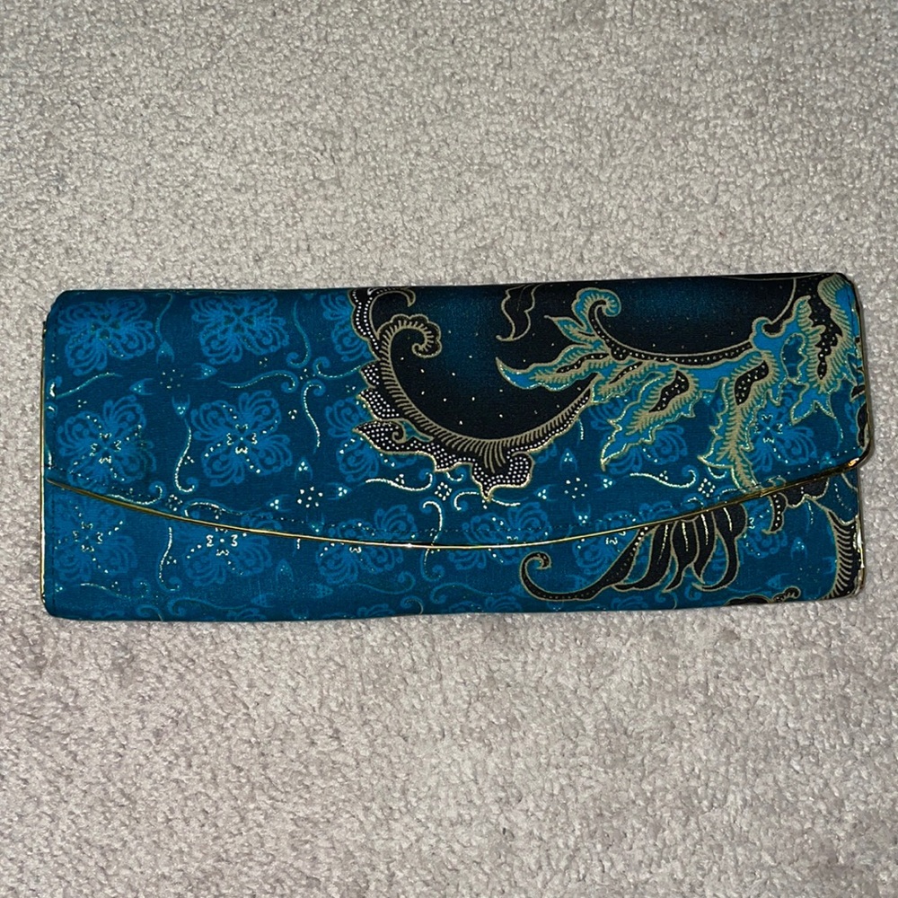 Blue Clutch